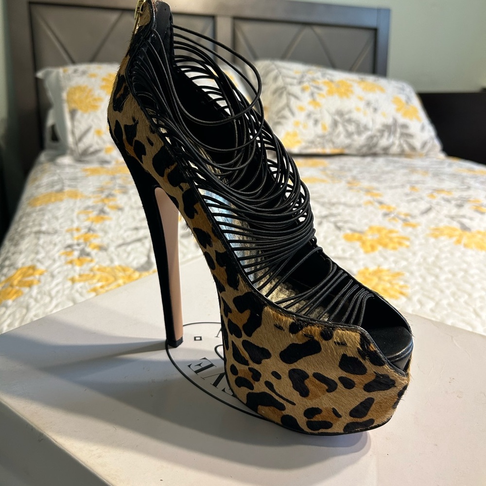 Bebe animal print, peep toe shoes. Brand new, tried on never worn.